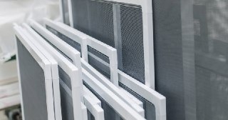 Москитные сетки на пластиковые окна Дзержинский купить по цене от 929 руб.
